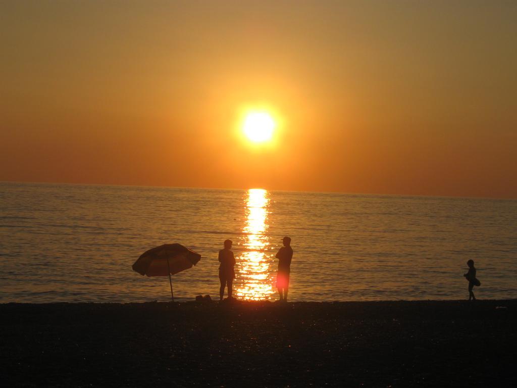 House By The Sea Hotel Kobuleti Exterior foto